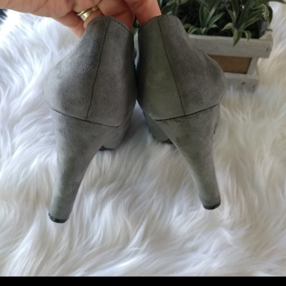 Shoes - Picture 6 of 7